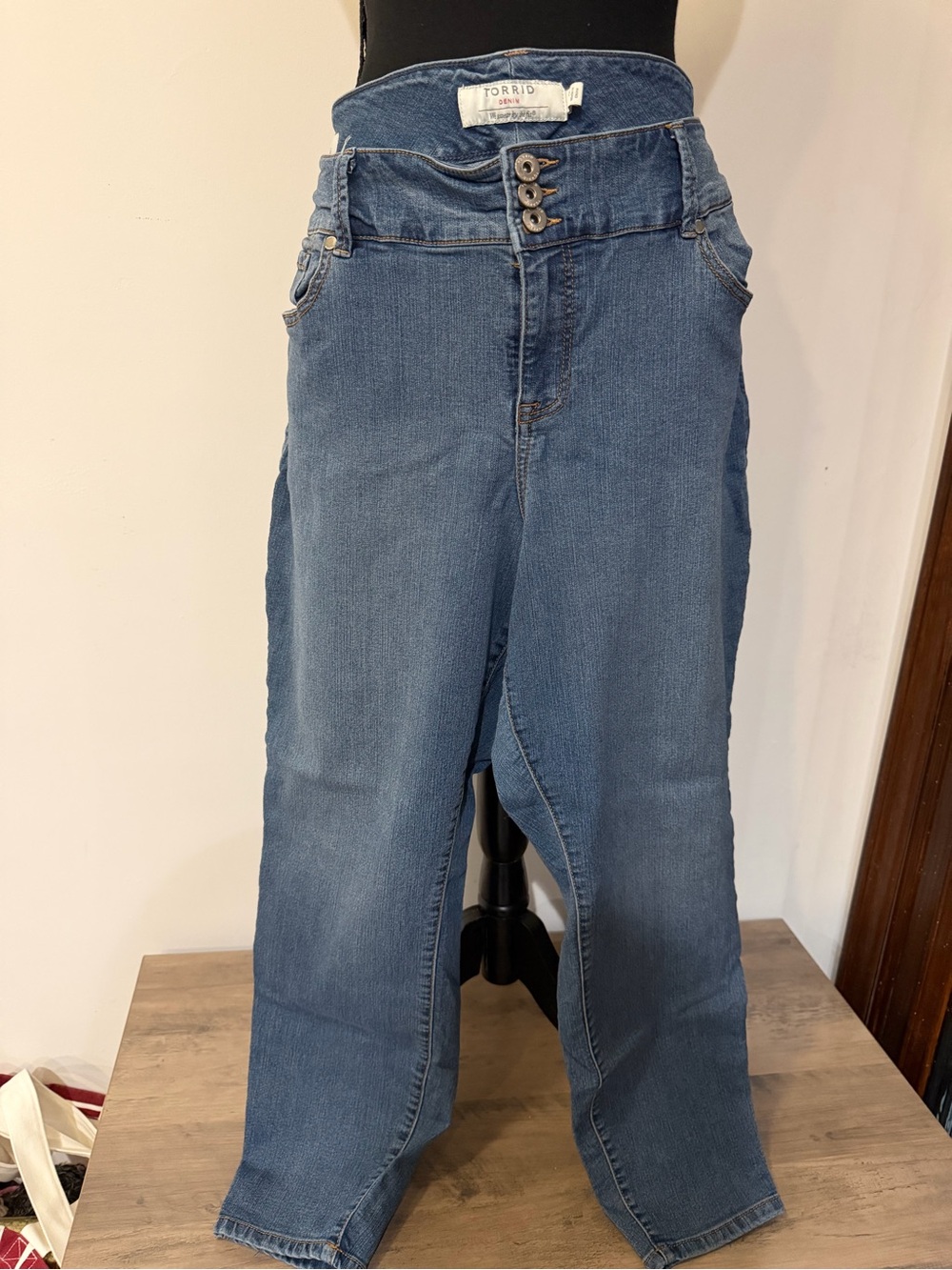 Torrid Denim Jeggings Size 22R Medium Wash Triple Button Stretch Jeans